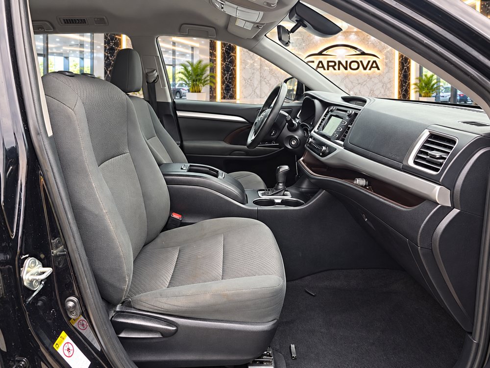 Used 2019 Toyota Highlander LE FWD image 10