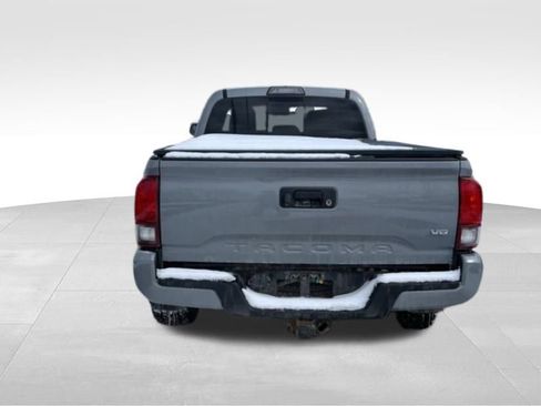 Used 2018 Toyota Tacoma TRD Sport image 6