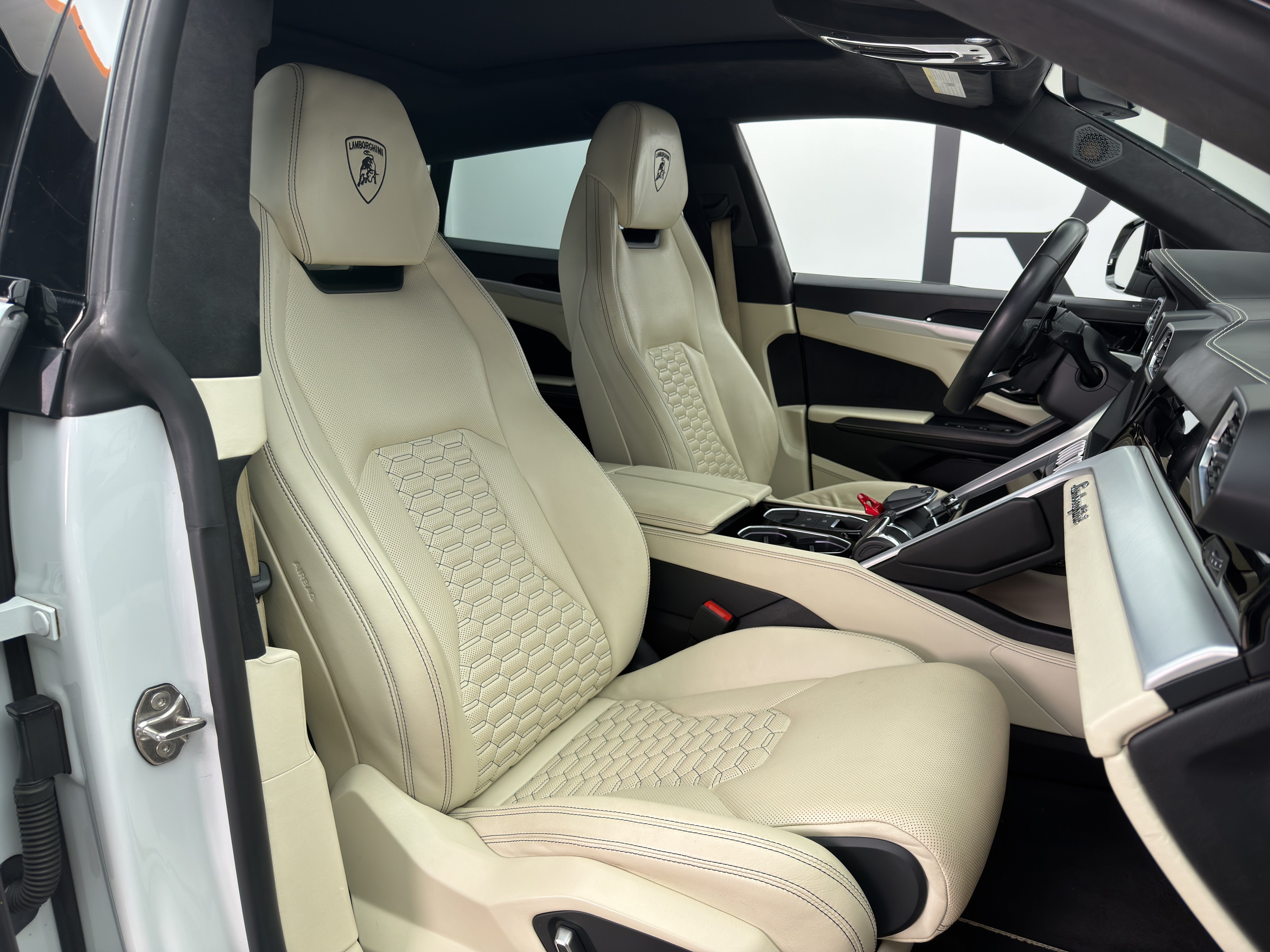 Used 2019 Lamborghini Urus AWD/4WD image 30