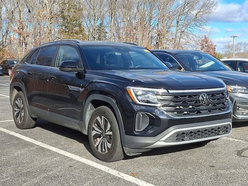 Used 2024 Volkswagen Atlas Cross Sport SE image 3
