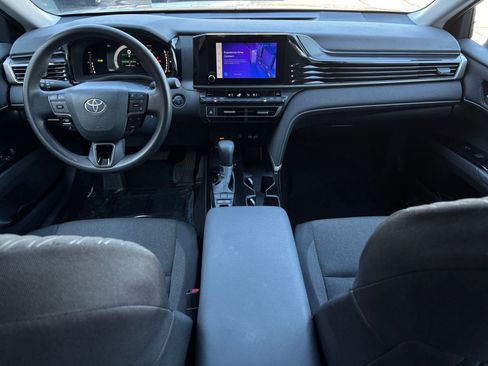 Used 2025 Toyota Camry LE image 32