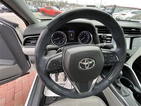 Used 2019 Toyota Camry L image 14
