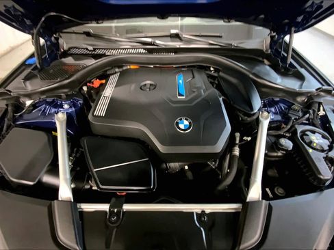 Certified 2023 BMW 530e xDrive w/ Premium Package image 30