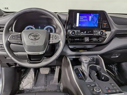 Certified 2025 Toyota Highlander XSE AWD/4WD image 23