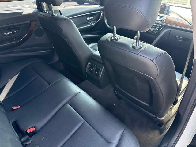 Used 2017 BMW 320i xDrive Sedan AWD/4WD image 15