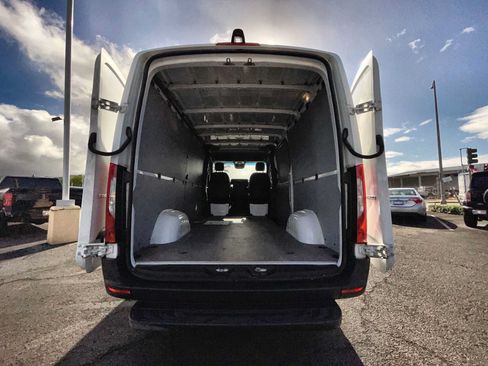 Used 2020 Mercedes-Benz Sprinter 2500 image 20
