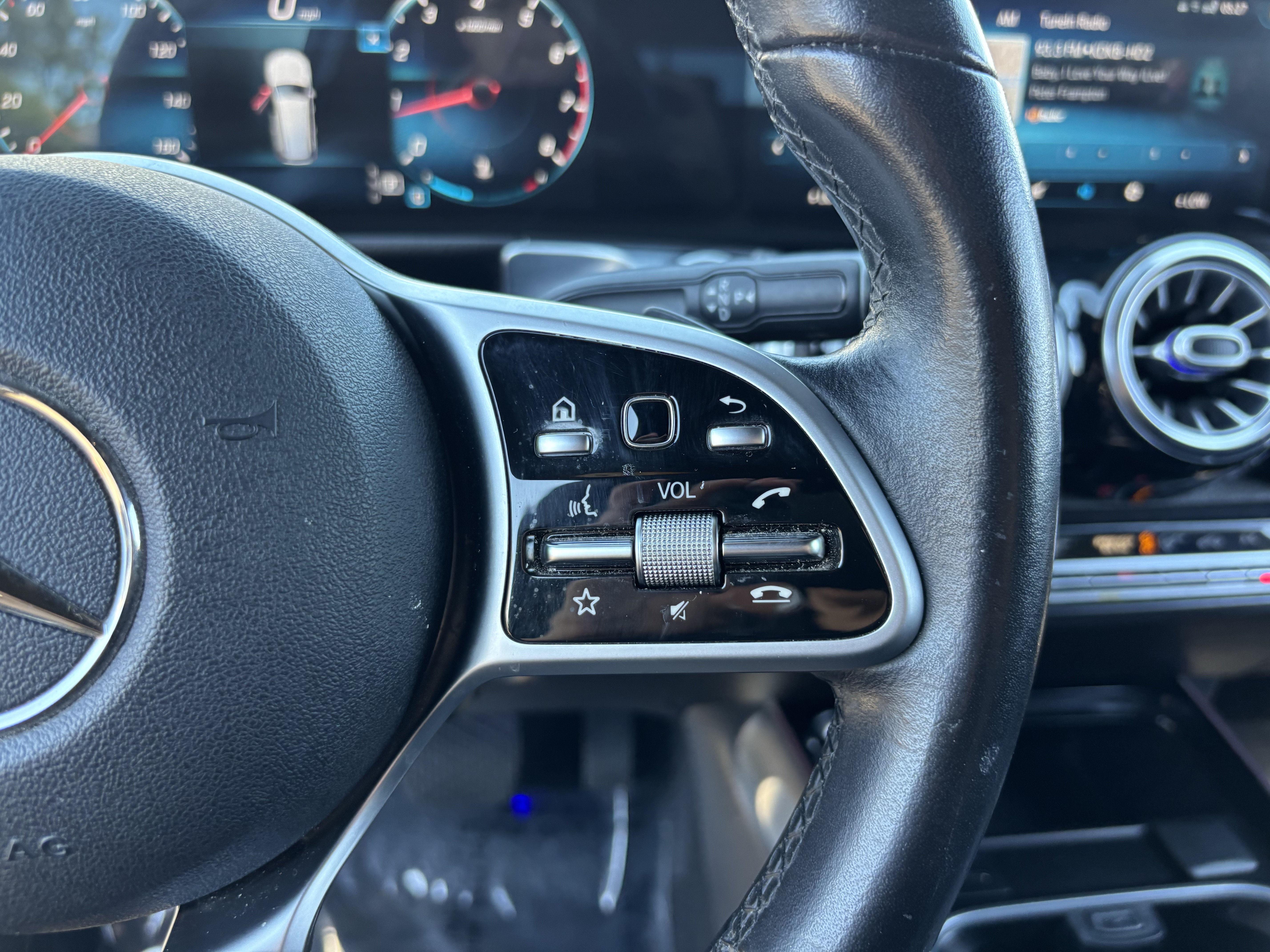 Used 2021 Mercedes-Benz GLB 250 4MATIC image 26
