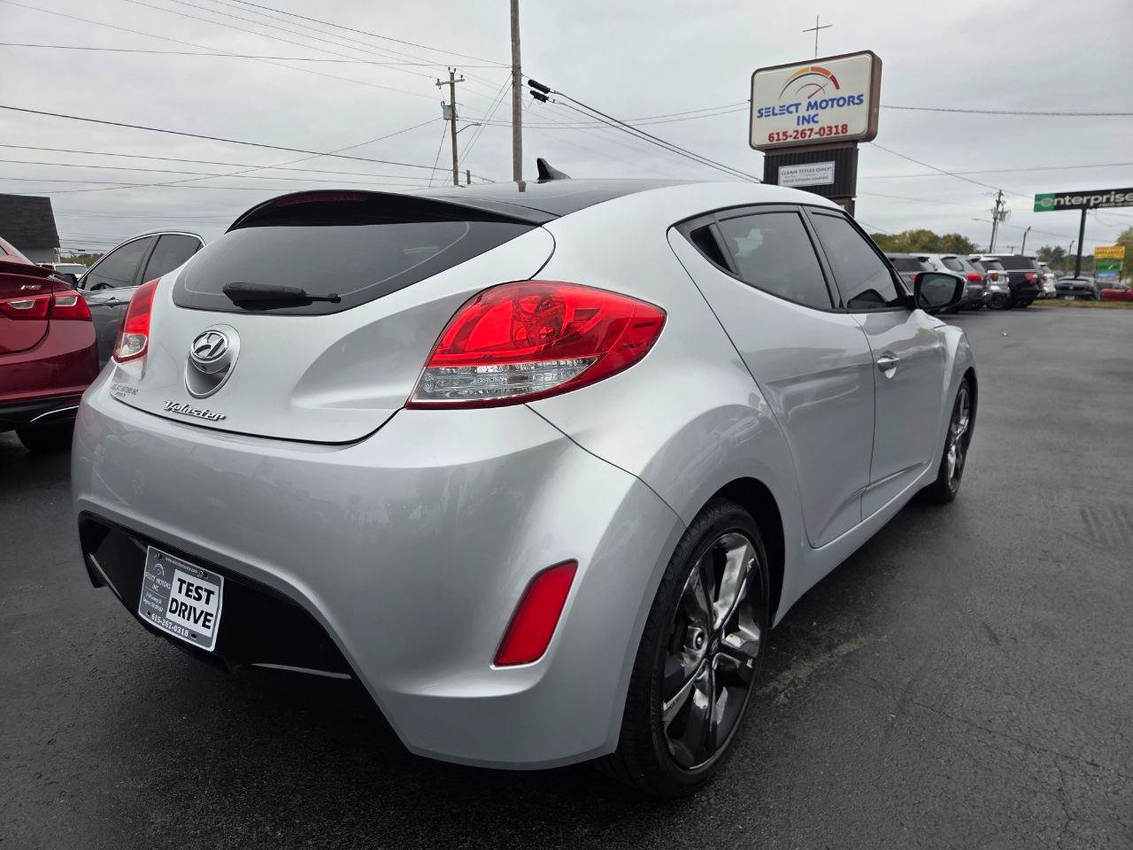 Used 2017 Hyundai Veloster Value Edition FWD image 7