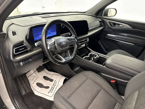 Used 2024 Chevrolet Traverse LT w/ Midnight/Sport Edition AWD/4WD image 8