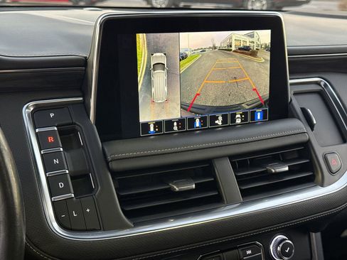 Used 2022 GMC Yukon XL SLT w/ SLT Premium Package image 25