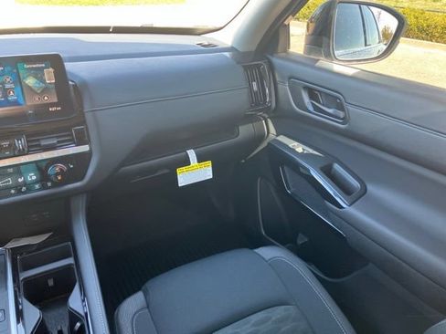 Used 2026 Nissan Pathfinder SV AWD/4WD image 14