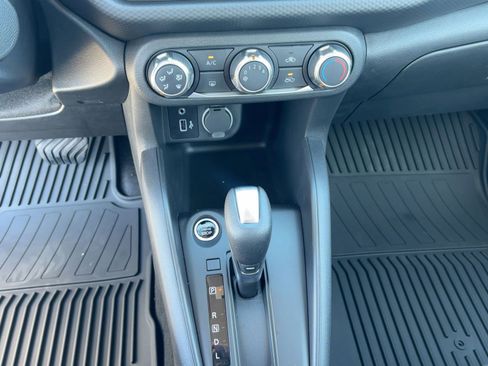 New 2025 Nissan Kicks Play S image 18