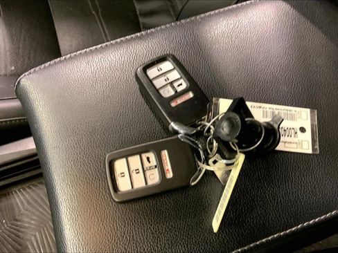 Used 2017 Honda CR-V Touring image 14