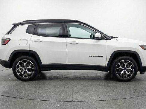Used 2025 Jeep Compass Limited AWD/4WD image 11