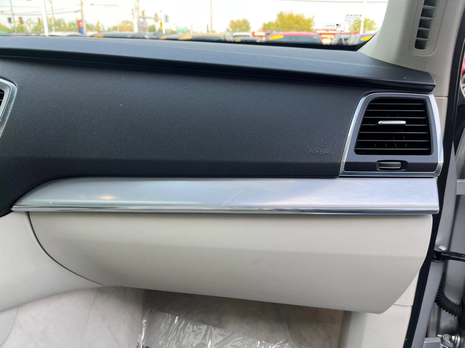 Used 2016 Volvo XC90 T6 Momentum AWD/4WD image 28
