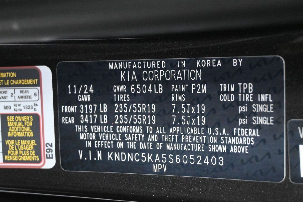 Used 2025 Kia Carnival EX FWD image 6