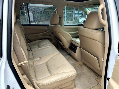 Used 2010 Lexus LX 570 4WD image 18
