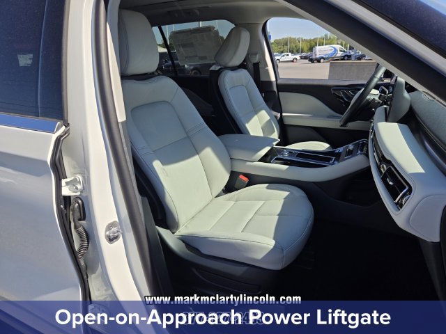 New 2027 Lincoln Aviator AWD image 16