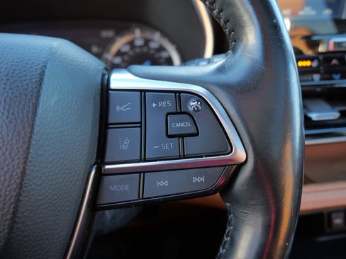 Certified 2021 Toyota Highlander Platinum image 29