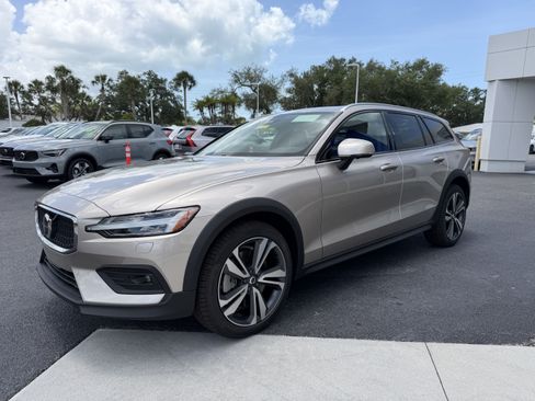 New 2026 Volvo V60 B5 Cross Country Plus w/ Protection Package Premier AWD/4WD image 6