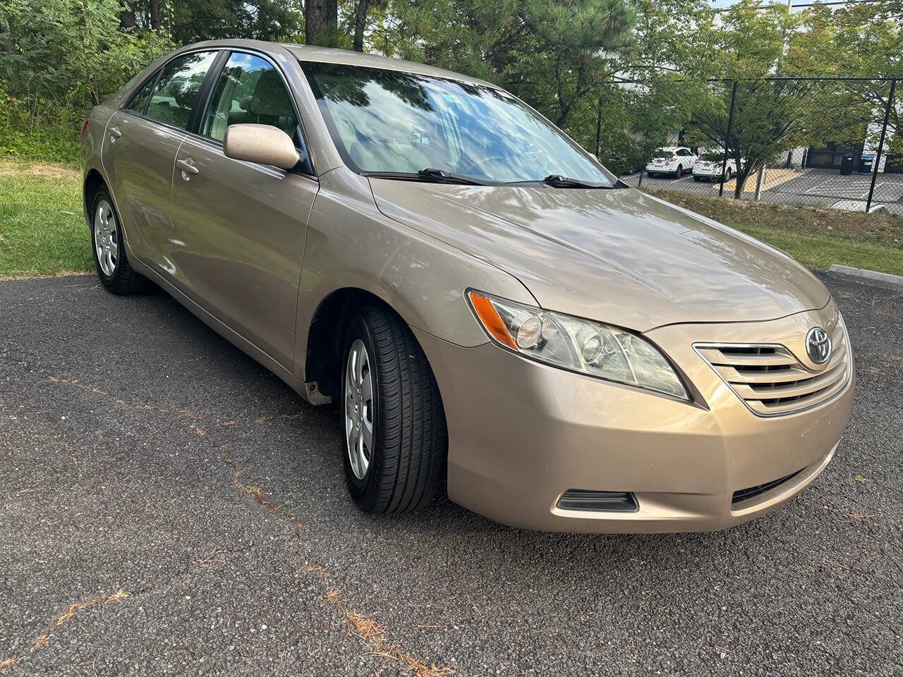 Used 2009 Toyota Camry LE FWD image 3