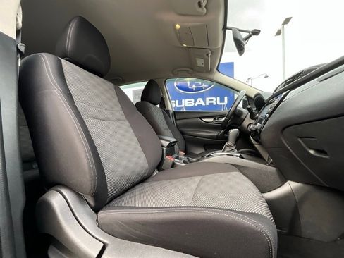 Used 2017 Nissan Rogue Sport SV w/ SV Premium Package image 12