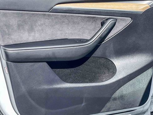 Used 2023 Tesla Model Y Long Range image 19