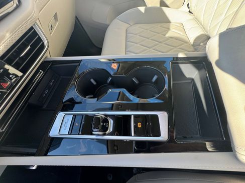 Used 2024 Volkswagen Atlas SEL Premium R-Line image 20