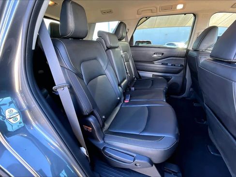 Used 2022 Nissan Pathfinder SL w/ Lighting Package (N92) image 18