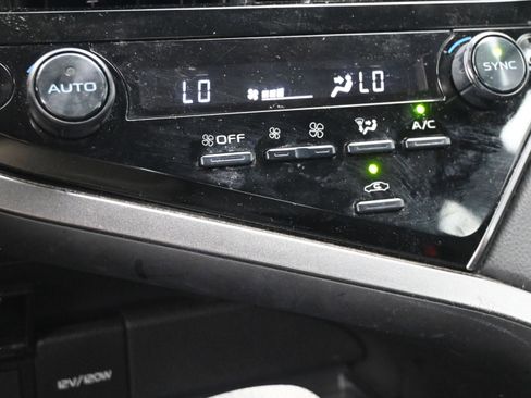 Used 2022 Toyota Camry LE image 30