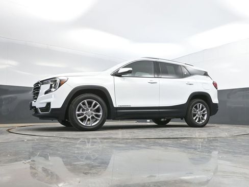 Used 2024 GMC Terrain SLT AWD/4WD image 35