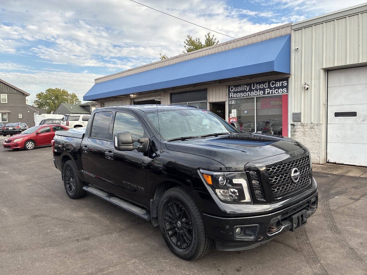 Used 2018 Nissan Titan SV AWD/4WD image 4