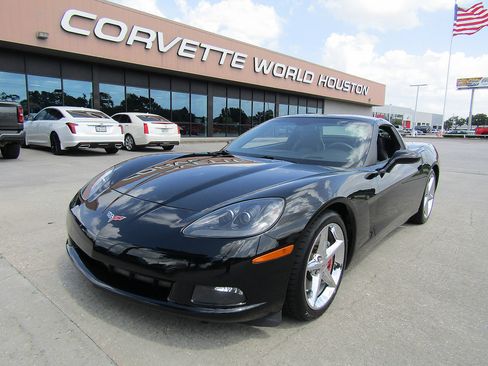Used 2011 Chevrolet Corvette Coupe w/ Preferred Equipment Group RWD image 1