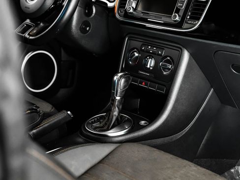 Used 2013 Volkswagen Beetle 2.0T image 17