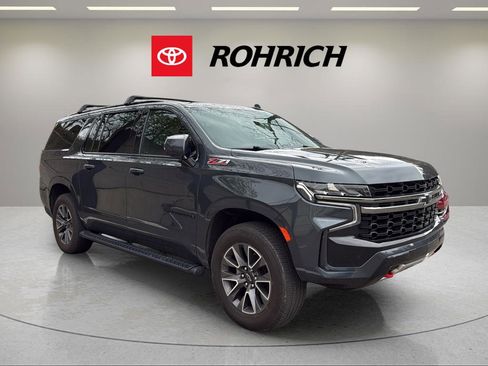 Used 2022 Chevrolet Suburban Z71 w/ Luxury Package AWD/4WD image 2