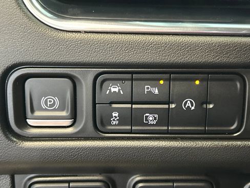 Used 2023 Chevrolet Tahoe LT w/ LT Signature Package AWD/4WD image 21