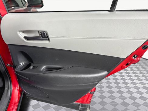 Used 2024 Toyota Corolla Cross LE image 28