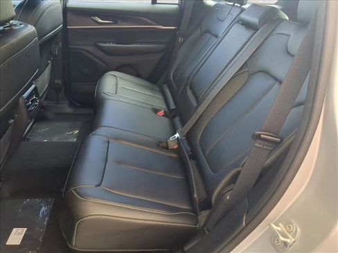 New 2025 Jeep Grand Cherokee Limited image 16