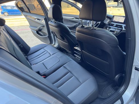 Used 2019 BMW 530i w/ Convenience Package image 23