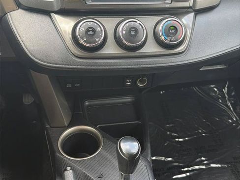 Used 2015 Toyota RAV4 LE FWD image 15