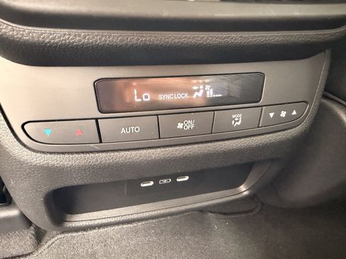 Certified 2025 Honda Pilot Touring image 28
