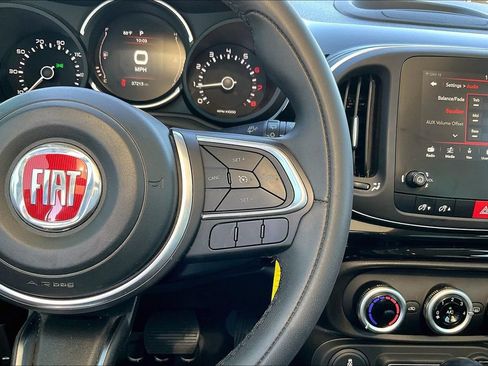 Used 2019 FIAT 500L Trekking FWD image 12