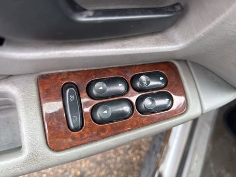 Used 2005 Mercury Sable LS image 25