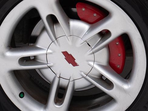 Used 2004 Chevrolet SSR w/ Preferred Equipment Group image 64