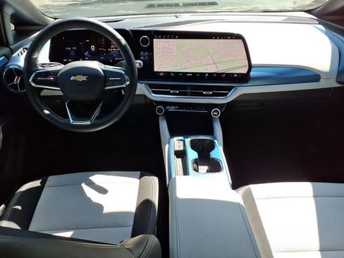 Certified 2025 Chevrolet Equinox EV LT FWD image 23