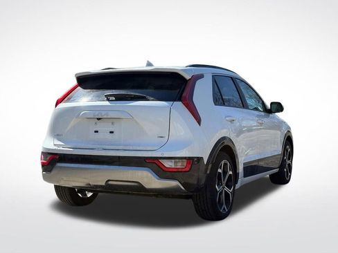 Used 2023 Kia Niro EX Touring image 3