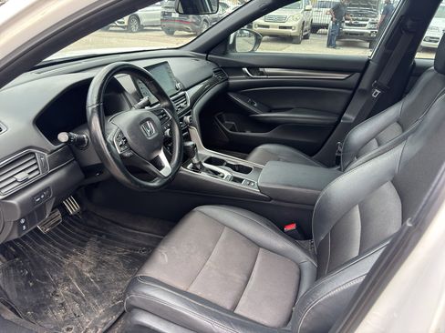 Used 2019 Honda Accord Sport image 3