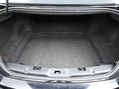 Used 2018 Ford Taurus SEL image 14