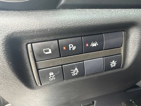 Used 2020 Nissan Versa S FWD image 19