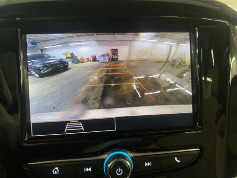 Used 2023 Chevrolet Traverse LS image 22